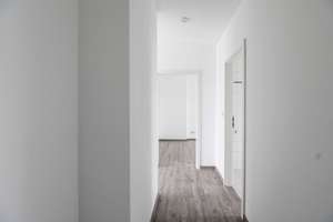 Sofort bezugsfrei: Frisch renovierte Dachgeschosswohnung (ohne Aufzug) im Altbau mit großem Balkon – Die vollständige Adresse der Immobilie erhältst du vom Anbieter., 13189 Pankow (Ortsteil), Berlin – Vorschaubild 3