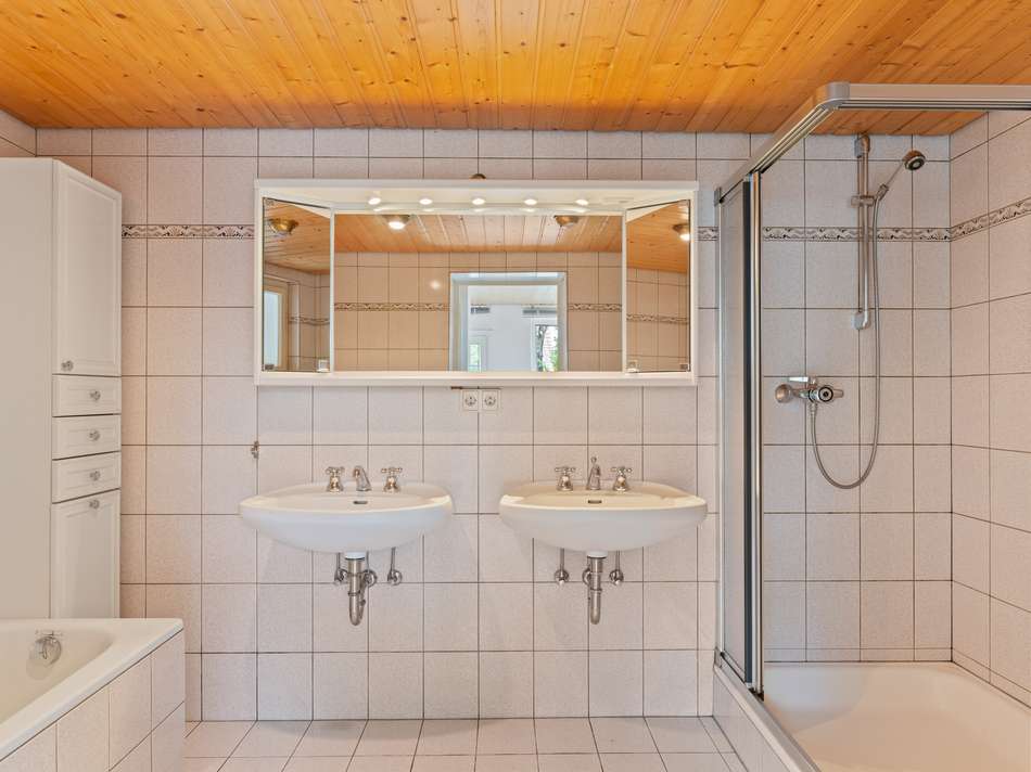 Badezimmer - Vorderhaus