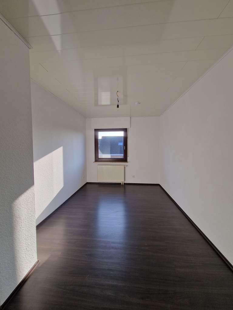 Immobilie in Stockstadt - helle 4-Zimmer Wohnung mit Stellplatz in Stockstadt am Rhein - Bild 3