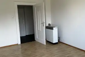 Geschmackvolle, sanierte 2-Zimmer-Wohnung mit Balkon in Nürnberg – Melanchthonplatz 19, 90443 Nürnberg – Vorschaubild 1