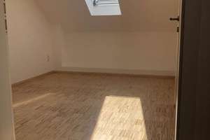 Helle 2-Zimmer Dachgeschosswohnung in Augsburg-Pfersee mit Einbauküche  – Brunnenbachstraße 8, 86157 Pfersee-Süd, Augsburg – Vorschaubild 2