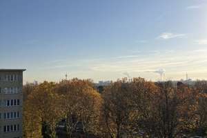 Kernsanierte Wohnung in Golzheim mit Blick auf den Fernsehturm, Einbauküche und Klimaanlage