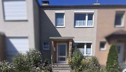 Bild von Reihenmittelhaus mit Balkon, Terrasse und gepflegten Gartenstück direkt in Lehre!