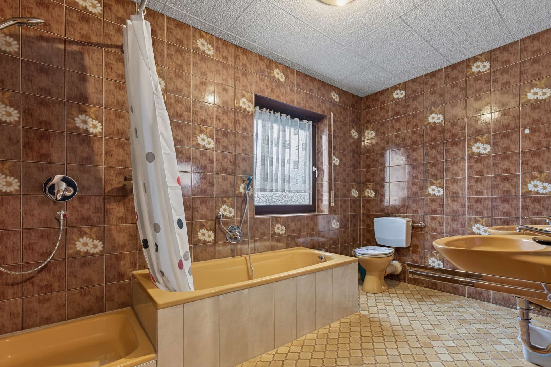 Immobilie in Dettenheim - Viel Platz für Ihre Ideen – renovierungsbedürftige Doppelhaushälfte in Dettenheim - Bild 8