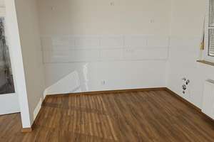 Helle 2-Zimmer-Dachgeschosswohnung mit Loggia & Tiefgarage – 68623 Lampertheim – Vorschaubild 3