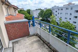 Sanierte 2-Zimmer-DG-Wohung in Düsseldorf-Lichtenbroich mit Balkon – Volkardeyer Weg 11, 40472 Lichtenbroich, Düsseldorf – Vorschaubild 3