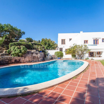 Einfamilien-Chalet mit Pool in Santa Ana