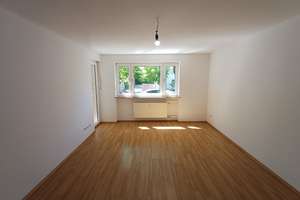 Gut geschnittene 3 Zimmer Wohnung mit Balkon in Milbertshofen – Milbertshofener Platz 9, 80809 Am Riesenfeld, München – Vorschaubild 2