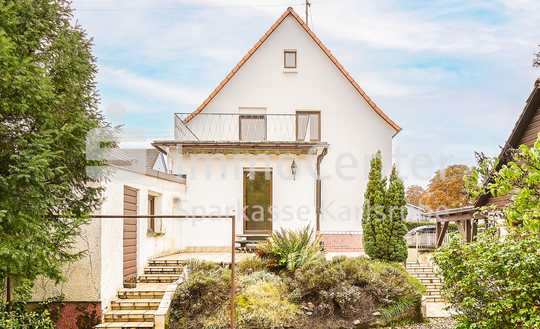 Wohnen im Grünen: Charmantes Wohnhaus mit Garten und Dachterrasse in Knielingen