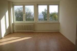 3-Zimmer-Wohnung, Balkon, Einbauküche, Keller, Aufzug