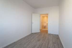 Ab 01.05. bezugsfertig! Frisch renovierte 3 Zimmer mit Ausblick * Südbalkon * Aufzug!  – Zingster Straße 22, 4207 Lausen-Grünau, Leipzig – Vorschaubild 7