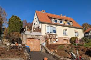 Zweifamilienhaus mit unverbaubarem Blick auf das Saaletal – Die vollständige Adresse der Immobilie erhältst du vom Anbieter., 97616 Bad Neustadt an der Saale – Vorschaubild 1