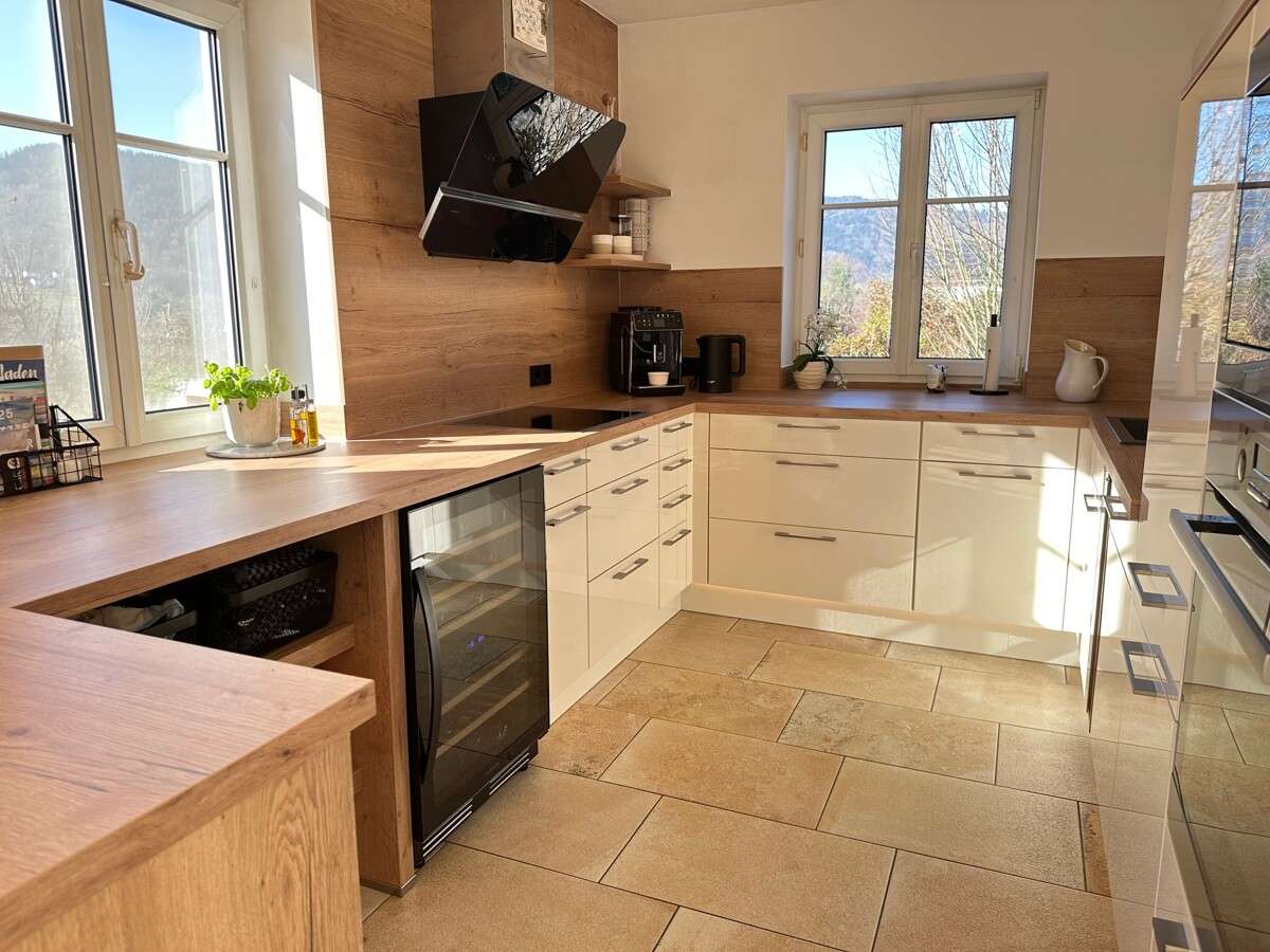 Immobilie in Grafling - Mod. Einfam.-Haus m. Einliegerwhg., PV-Anlage, 2 Garagen u. Fernblick in naturnaher Wohnlage b. DEG! - Bild 3