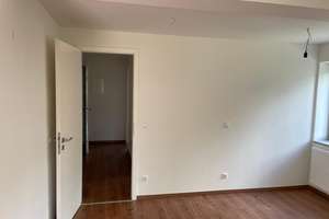 Moderne 2-Zimmer-Wohnung mit großer Terrasse und schönem Garten – Brunnthaler Str. 3, 85649 Brunnthal – Vorschaubild 4