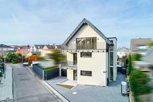 ERSTBEZUG in zentraler Lage: 3- Familienhaus in ruhiger Lage ****Wärmepumpe**** GARAGE******PV***** – Rhein-Erft-Kreis – Vorschaubild 1
