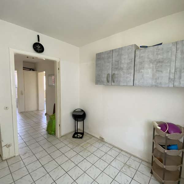 *** frische 2-Zimmer-Wohnung - frisch in Renovierung - mit Balkon - Gartenmitbenutzung ***