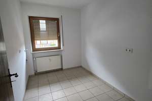 Wohnen mit Charakter: Großzügige Vier-Zimmer-Wohnung in Nürnberg-Eibach – Im Ries 9, 90451 Eibach, Nürnberg – Vorschaubild 4