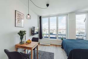 Möbliertes Studio im Dachgeschoss mit Terrasse im Herzen vom Prenzlauer Berg – Schwedter Straße 75, 10435 Prenzlauer Berg, Berlin – Vorschaubild 3