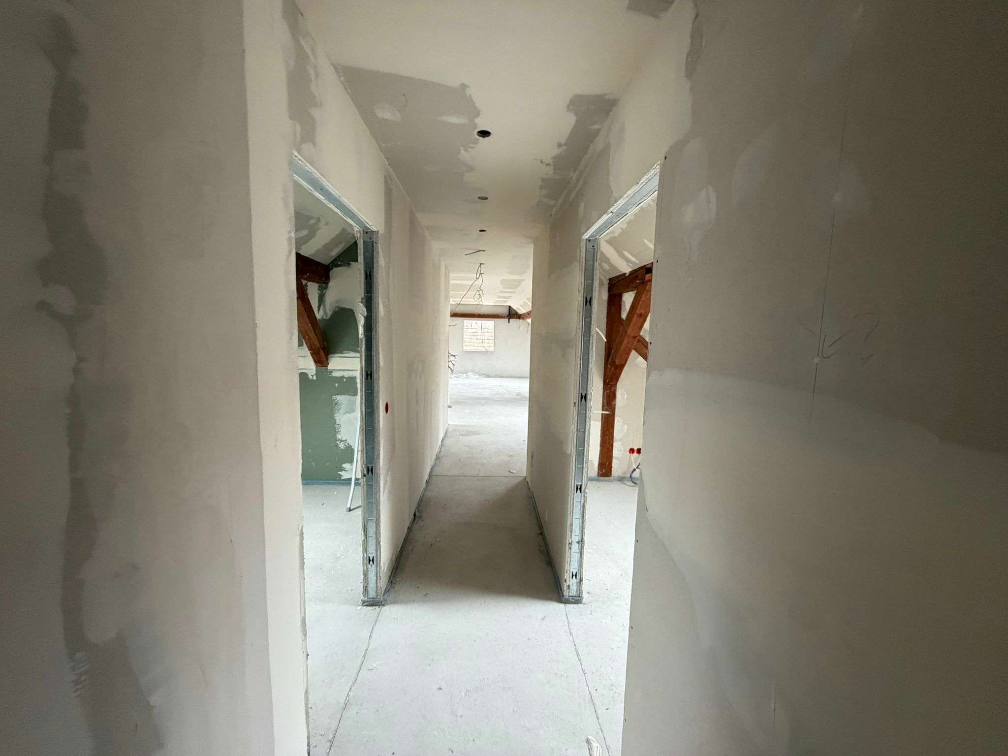 Lichtdurchflutete Dachgeschossfläche mit Charme und individuellem Ausbaupotenzial, Nürnberger Land Kreis – Bild 2