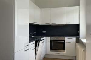 Modernisierte 3 Zimmer Wohnung mit Einbauküche und Balkon