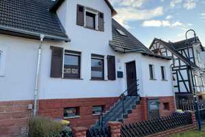 Gemütliche Doppelhaushälfte mit schöner Terrasse mitten in Niederweimar – Marburg-Biedenkopf (Kreis) – Vorschaubild 1