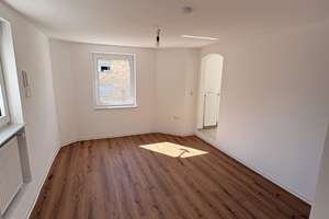 Frisch sanierte 1,5-Zimmer-Wohnung mit außergewöhnlich großer Terrasse - Stuttgart-Süd