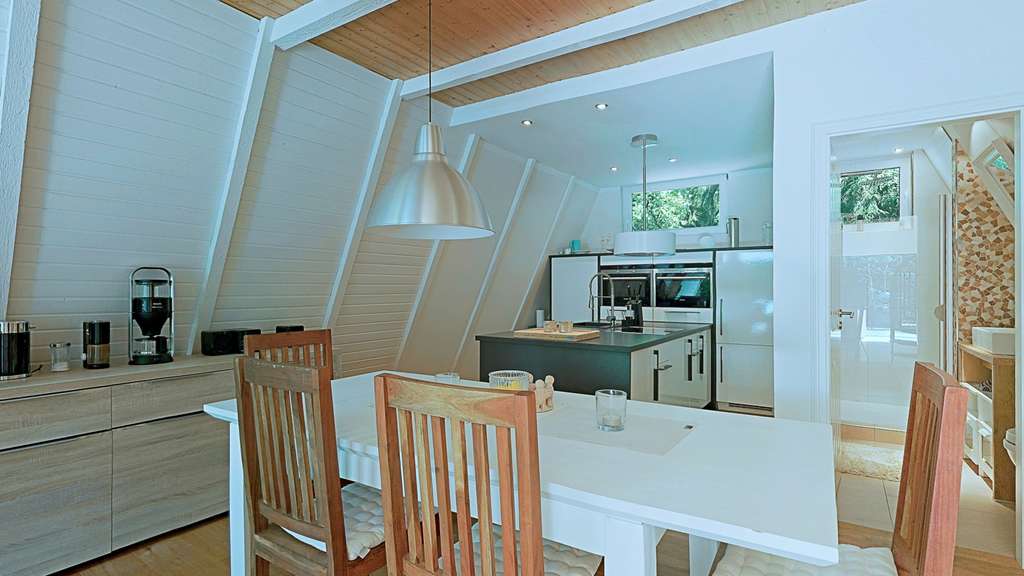 Immobilie in Wiefelstede - Idylle pur! Exklusives Wochenendhaus auf Pachtgrundstück mit privatem Seezugang zu verkaufen! - Bild 4