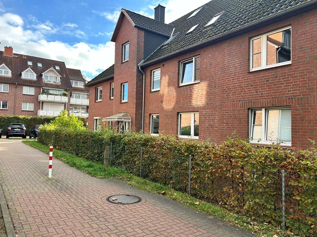 Ruhige 2-Zimmer-Terrassenwohnung mit Tiefgarage
im Herzen von Buchholz