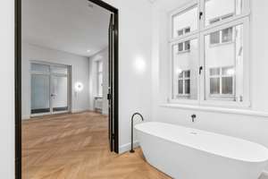 Clean chic trifft Gründerzeit-Charme: Saniertes 4-Zimmer-Juwel mit Balkon – Rochstraße 5, 10178 Mitte (Ortsteil), Berlin – Vorschaubild 2