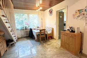 Attraktives Zweifamilienhaus in Toplage von Hedelfingen – Zwei Wohneinheiten mit Garten und Garage! – Stuttgart – Vorschaubild 1