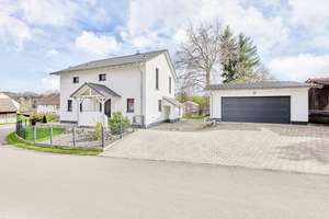 Ein Zuhause zum Ankommen: 
Energieeffizientes Einfamilienhaus in ruhiger Lage – Die vollständige Adresse der Immobilie erhältst du vom Anbieter., 86872 Scherstetten – Vorschaubild 2