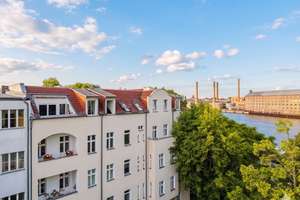 Am Spreeufer mit Wasserblick: 4-Zimmer-Dachgeschosswohnung in Traumlage