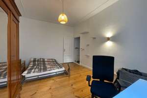 Bezugsfreie Altbauwohnung im Herzen Berlins - Ideal für Singles und Paare – Die vollständige Adresse der Immobilie erhältst du vom Anbieter., 10439 Prenzlauer Berg, Berlin – Vorschaubild 2