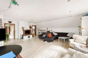 Lichtdurchflutete Maisonette mit Dachterrasse, offenem Kamin und zwei Carports – 37081 Grone, Göttingen – Vorschaubild 1