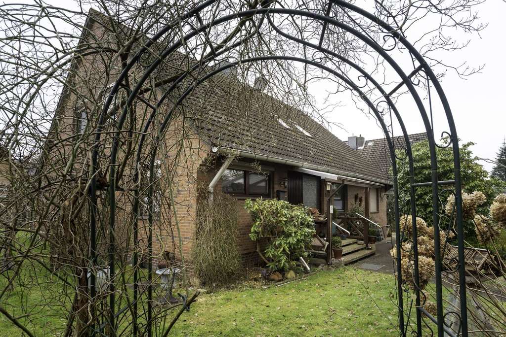 Immobilie in Lauenbrück - Einfamilienhaus + Einliegerwohnung: vielseitige Immobilie mit zwei Wohneinheiten - Bild 3