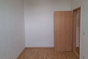 gemütliche Dachgeschosswohnung mit Einbauküche und einen Monat Kaltmietfrei!!  – Fichtestraße 20, 9126 Lutherviertel, Chemnitz – Vorschaubild 9