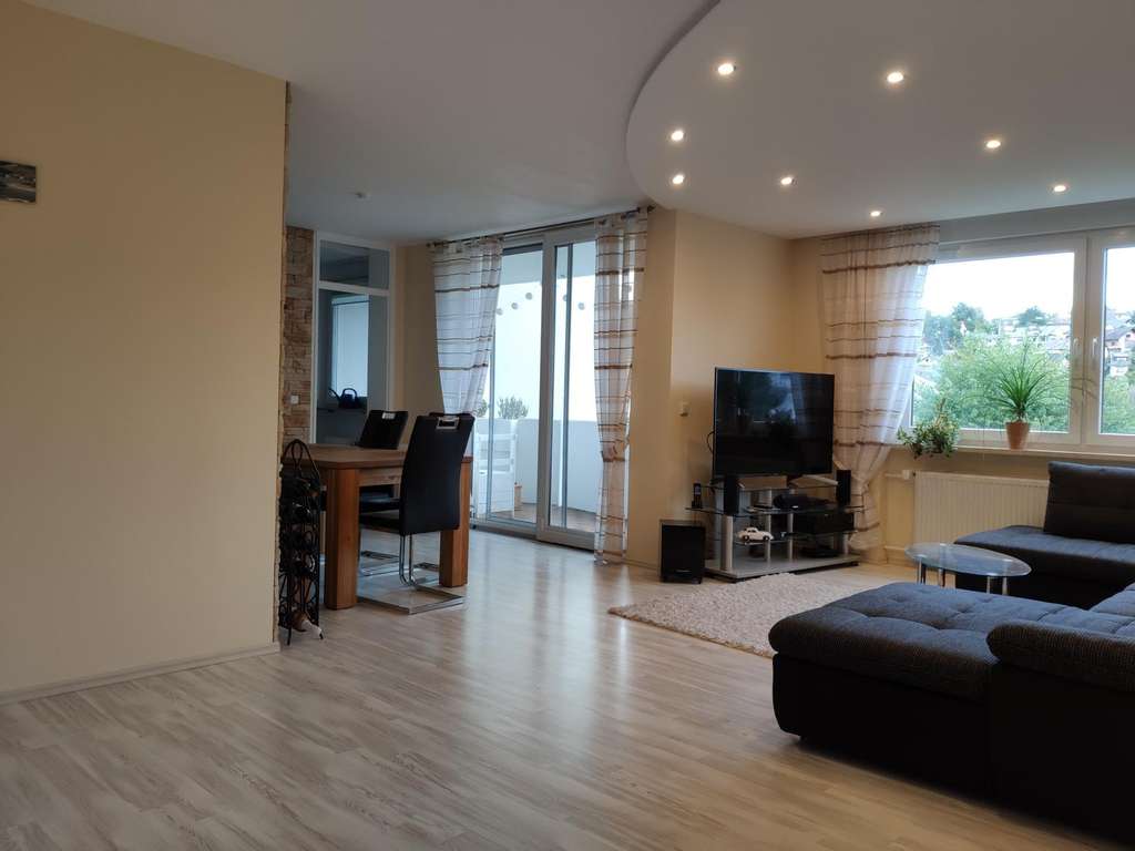 Immobilie in Wiesenbach - Kapitalanlage - Elegante 4-Zimmer-Wohnung mit Balkon im 1. OG in Wiesenbach - Bild 1