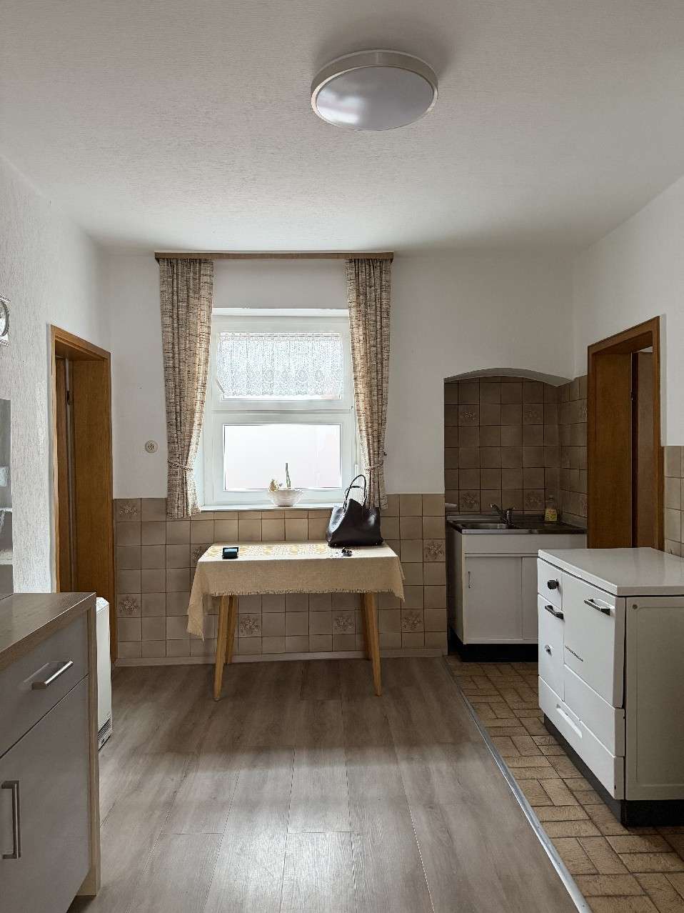 Immobilie in Edenkoben - Edenkoben - Ehemaliges Winzeranwesen mit großer Scheune und schön angelegten Hof - Bild 3