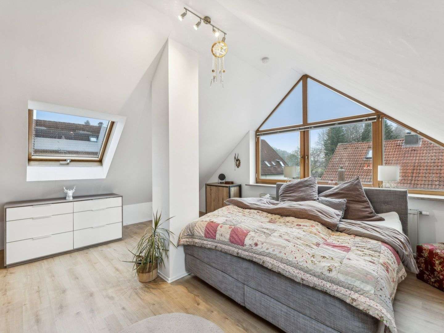 Immobilie in Neukirchen bei Sulzbach-Rosenberg - 3-Zimmer-Maisonette-Wohnung mit Balkon, ausgebautem Spitzboden und Garage - Bild 3