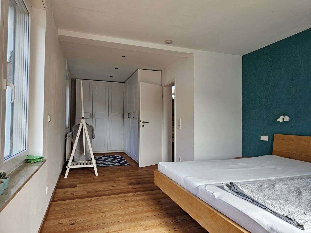 Immobilie in Kämpfelbach - **Kämpfelbach-Ersingen, modernisiertes 1-2 Familien-Haus mit Ausbaupotential, Garten u. 3 Garagen** - Bild 8