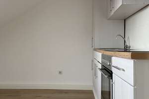 *** Frisch renovierte 2-Zimmer-Dachgeschosswohnung mit einer EBK - günstig & zentral *** – Sattlerstr 4, 42105 Elberfeld, Wuppertal – Vorschaubild 3