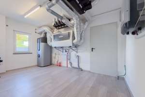 Fernblick & große Sonnenterrasse: Mit Doppelgarage, 2 Bädern, Kaminofen, PV-Anlage, EBK, bezugsfrei! – Die vollständige Adresse der Immobilie erhältst du vom Anbieter., 78078 Niedereschach – Vorschaubild 21