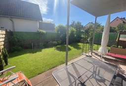 Terrasse und Balkon rechts