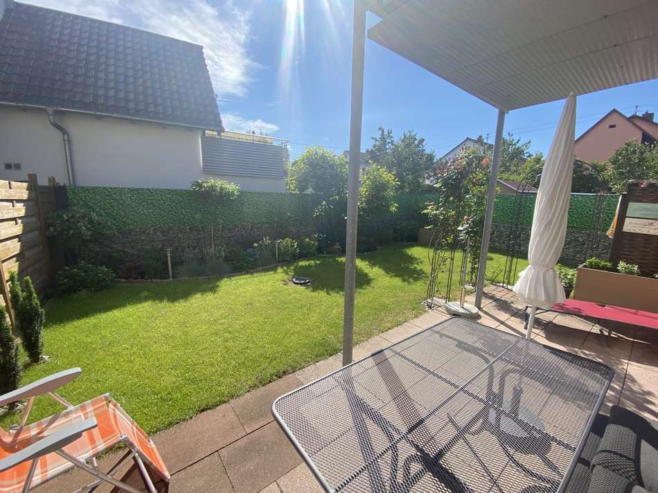 Terrasse und Balkon rechts