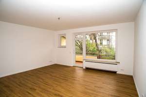 4-Zimmer-Wohnung (2021 komplett saniert) 300 m entfernt vom Hofgarten mit Balkon