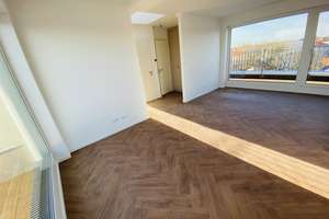 Traumhaftes modernes Wohnen im Dachgeschoss mit EBK und Süd-West-Ost Ausblick! – Moissistraße 31, 12489 Adlershof, Berlin – Vorschaubild 4