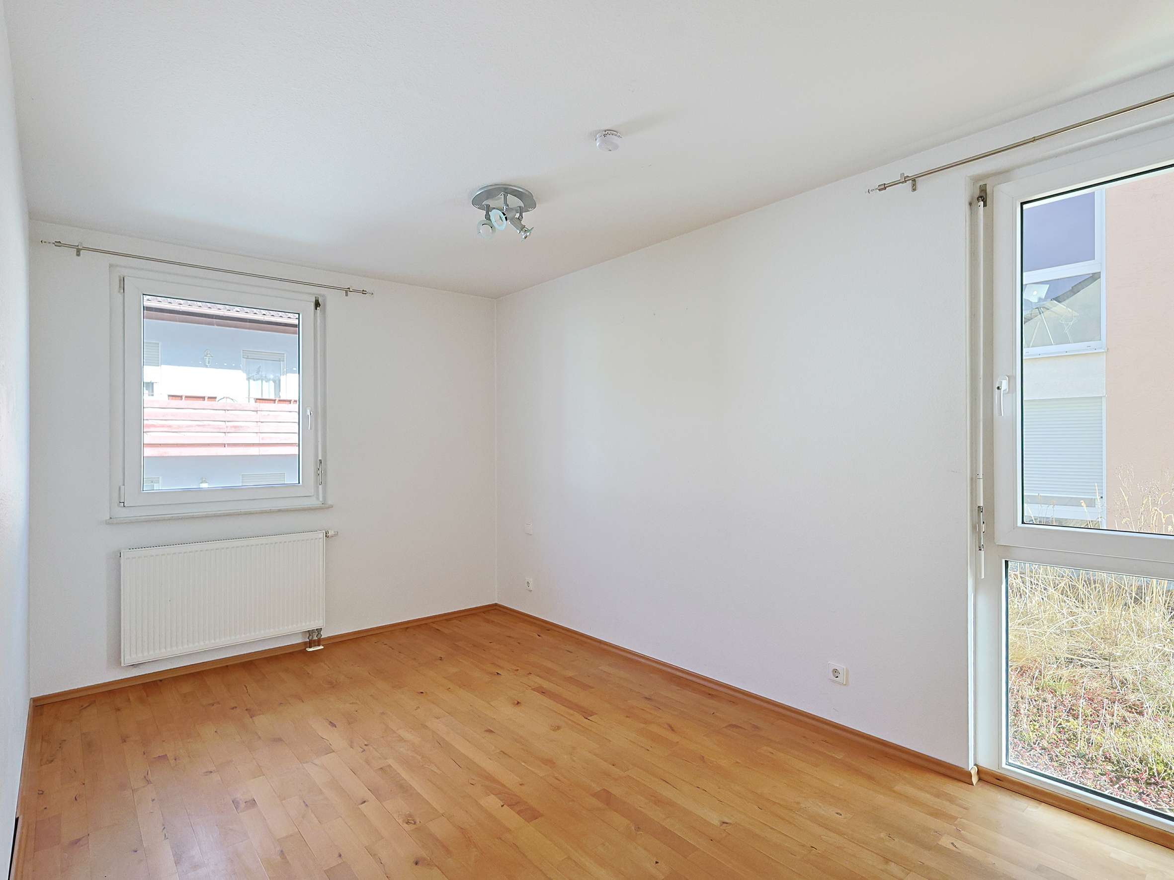 Immobilie in Nufringen - Moderne Doppelhaushälfte mit großem Balkon und überdachter Terrasse - Bild 1