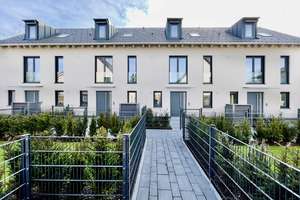 Stilvolles, neuwertiges 5-Raum-Reihenmittelhaus mit lux. Innenausstattung und EBK in München Allach – Die vollständige Adresse der Immobilie erhältst du vom Anbieter., 80999 Untermenzing, München – Vorschaubild 18