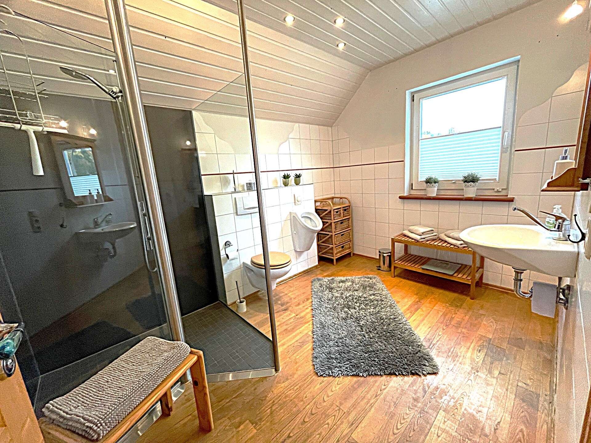 Immobilie in Üxheim - Wohnen Sie da, wo andere Urlaub machen
1 Haus und 1 Wohnung  mit Doppelgarage
stilvoll - gemütlich - Bild 7