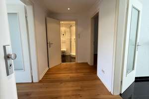 Frisch renovierte 2,5-Zimmerwohnung mitten in Oberkassel mit Loggia – Quirinstr. 11, 40545 Oberkassel, Düsseldorf – Vorschaubild 2